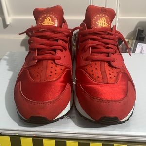 Red Nike Huarache